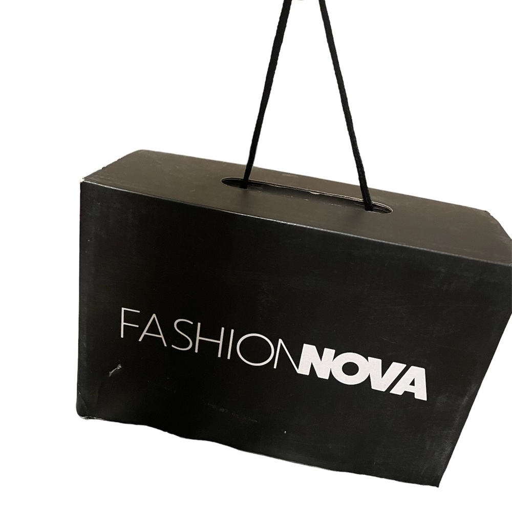 Fashion Nova Womens high heels (used)